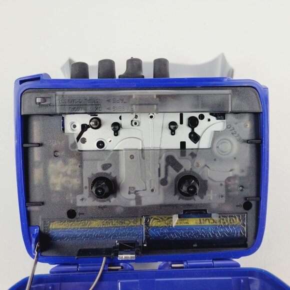 Sony Walkman Sports WM-FS111 RARE BLUE Portable AM/FM Cassette Player Headphones - Picture 10 of 15